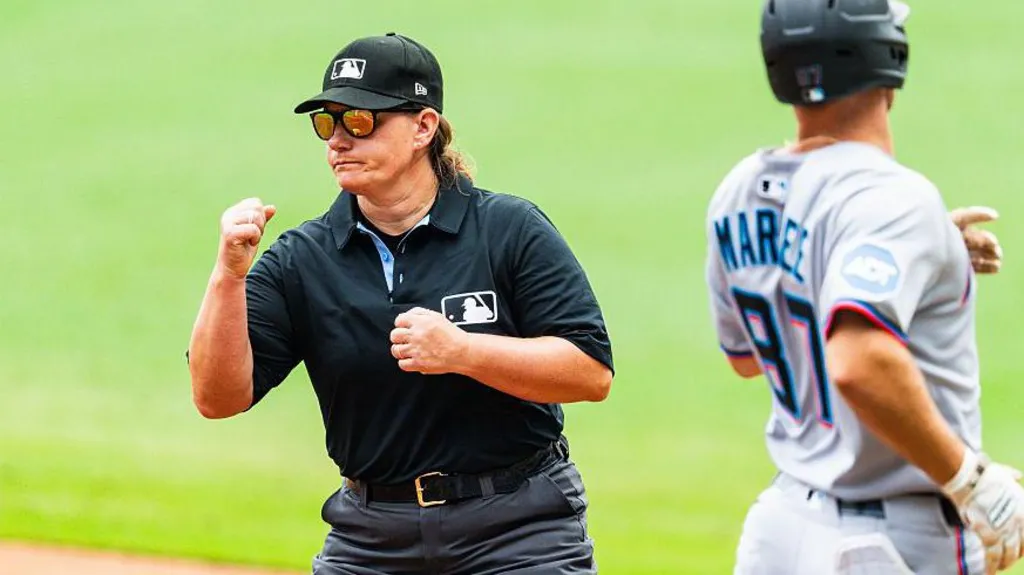Standing ovation as first female umpire for Major League Baseball takes to the pitch